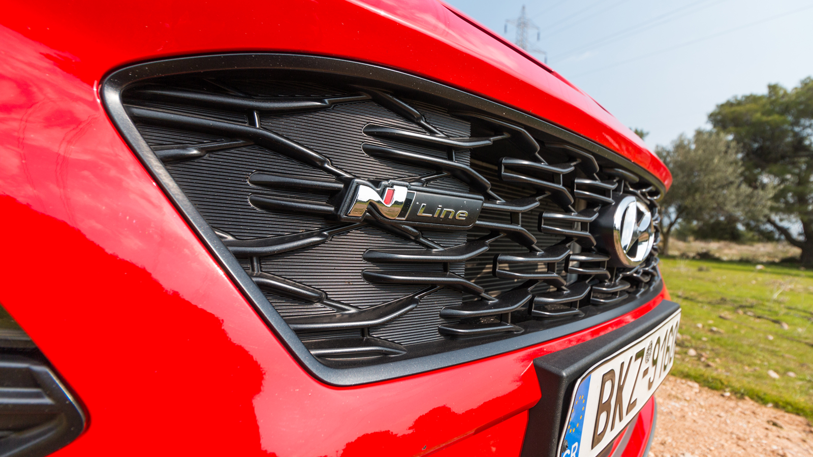 Ο 1.600αρης turbo κινητήρας που φοράει το Kona N-Line αποδίδει 198 ίππους με 265Νm ροπής και καίει 10,2 λτ/100χλμ σε μεικτές συνθήκες οδήγησης